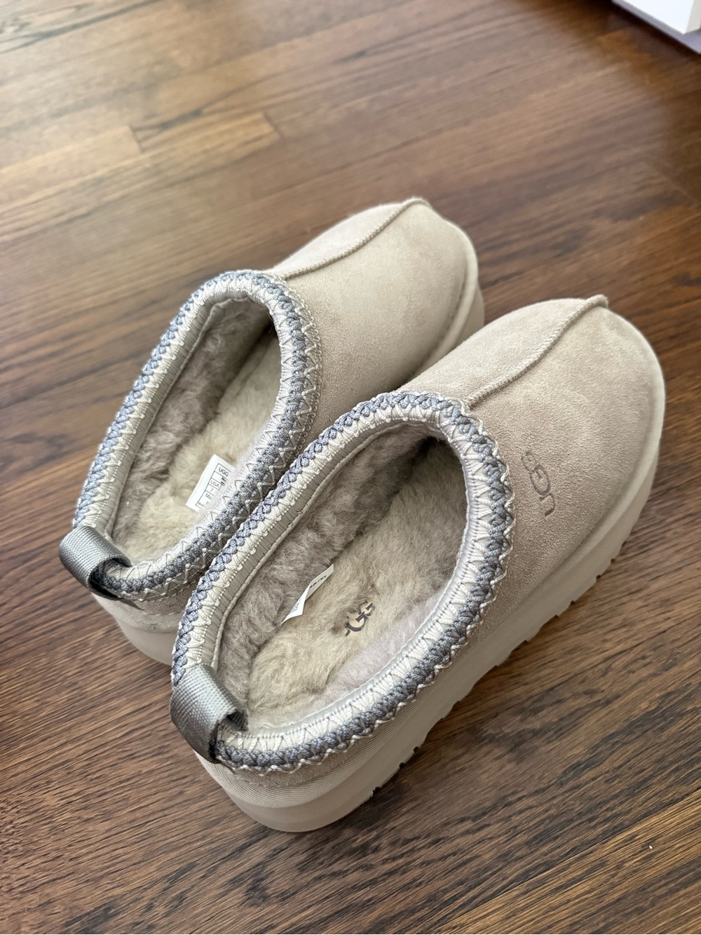 Women’s size 7 UGG